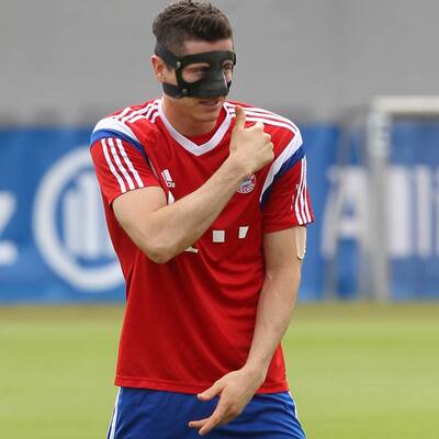 Hier trainiert Lewandowski mit Maske