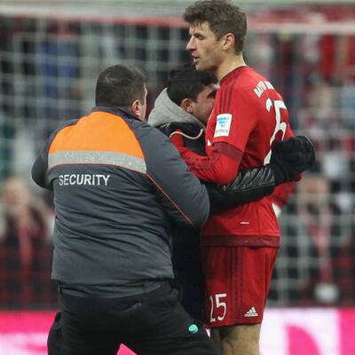 Flitzer klammert sich an Müller fest