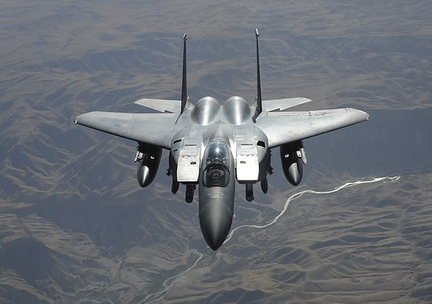 Fast-Crash: Fallschirmspringer gegen Kampfjets