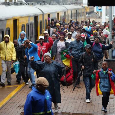 Tausende nehmen Abschied von Nelson Mandela