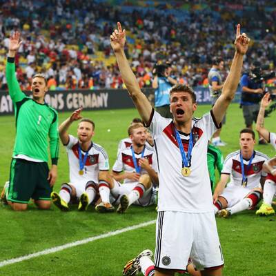 Die besten Jubelbilder von Müller & Co.