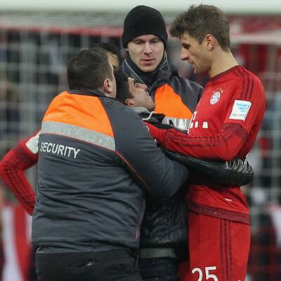 Flitzer klammert sich an Müller fest