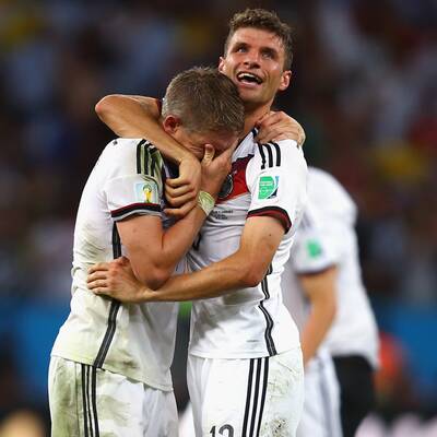 Die besten Jubelbilder von Müller & Co.