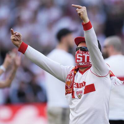 Die Bilder zum Platzsturm der VfB-Fans