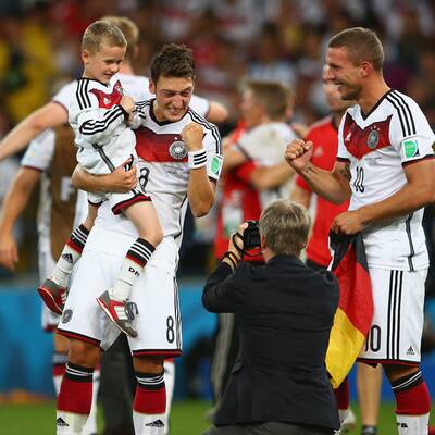 Die besten Jubelbilder von Müller & Co.