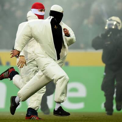 Die Bilder zum Platzsturm in Gladbach