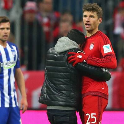 Flitzer klammert sich an Müller fest