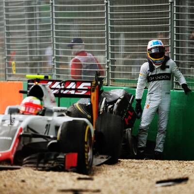 Die Bilder zum Alonso-Crash in Australien