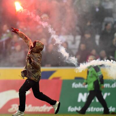 Die Bilder zum Platzsturm in Gladbach