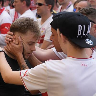 Die Bilder zum Platzsturm der VfB-Fans