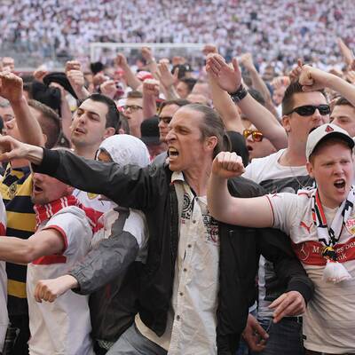Die Bilder zum Platzsturm der VfB-Fans