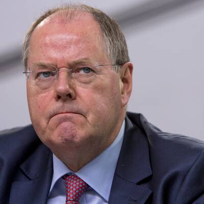 Peer Steinbrück fordert Angela Merkel heraus