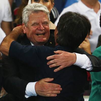 So jubeln Merkel & Gauck