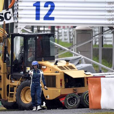 Marussia-Pilot krachte gegen Bergekran: Lebensgefahr!