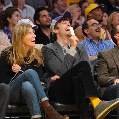 Wer ist bloß diese Blondine? 