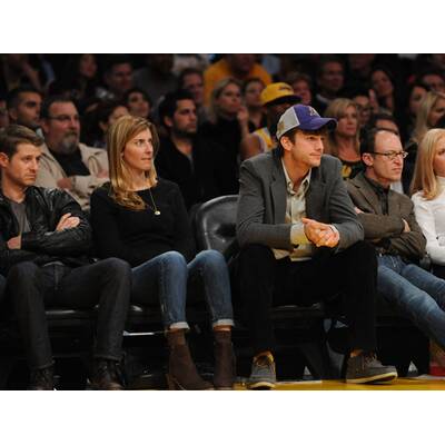 Wer ist bloß diese Blondine? 