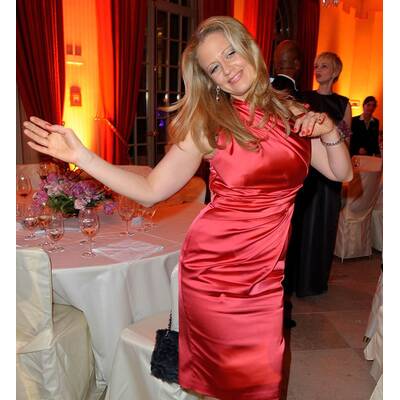 Schöne Roben, lange Beine, runde Bäuche...