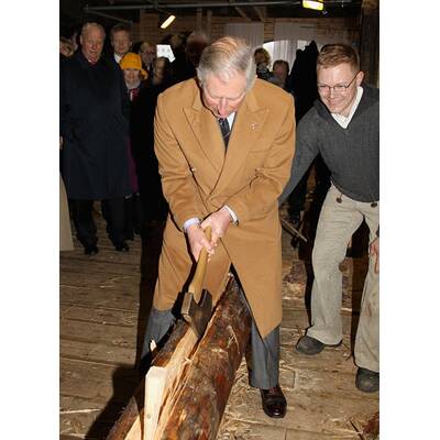 Charles & Camilla: Holzhacken in Norwegen