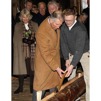 Charles & Camilla: Holzhacken in Norwegen