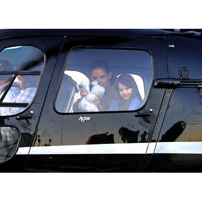 Luxuskind Suri Cruise reist im Hubschrauber