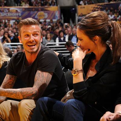 Die Beckhams turteln bei Basketballspiel
