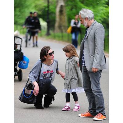 Milla Jovovich mit Tochter Ever Gabo im Park