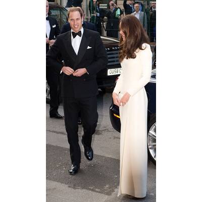 Herzogin Kate strahlt in Weiß