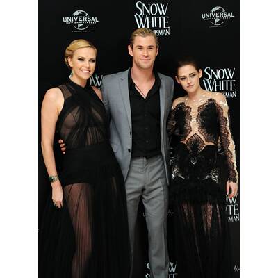 Charlize Theron lässt tief blicken