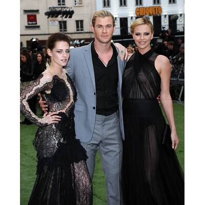 Charlize Theron lässt tief blicken