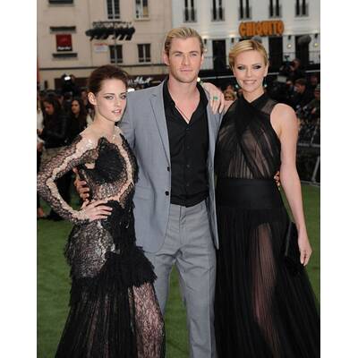 Charlize Theron lässt tief blicken