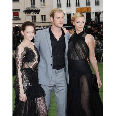 Charlize Theron lässt tief blicken