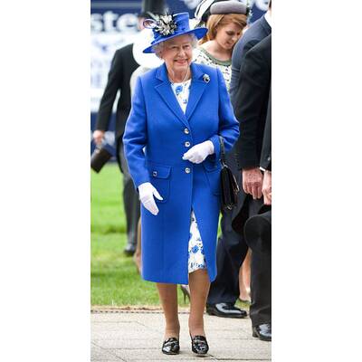 Elizabeth II ganz in blau