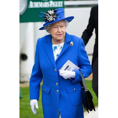 Elizabeth II ganz in blau