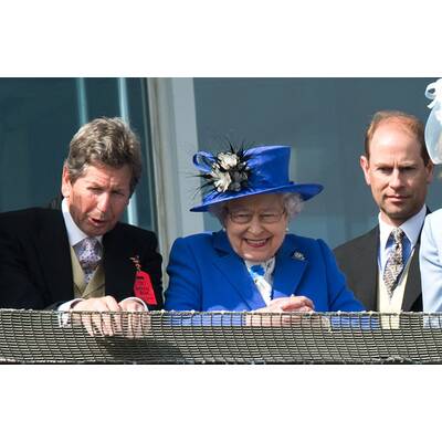 Elizabeth II ganz in blau