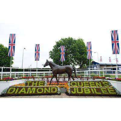 Elizabeth II ganz in blau