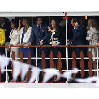 Die Middletons durften bei der Schiffsparade auf der Themse mitfahren. 