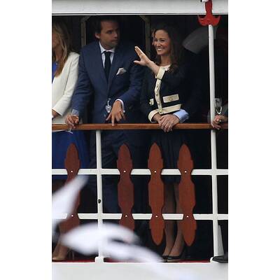 Die Middletons durften bei der Schiffsparade auf der Themse mitfahren. 