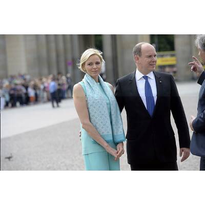 Upps! Daniela Schadt steigt Charlene aufs Kleid