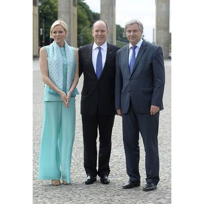 Upps! Daniela Schadt steigt Charlene aufs Kleid