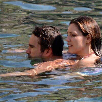 Kelly Brook: Stolz auf ihre Rundungen