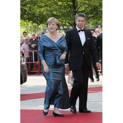 Merkel löste mit Kleiderwahl zum Auftakt der Bayreuther Festspiele Diskussionen aus 