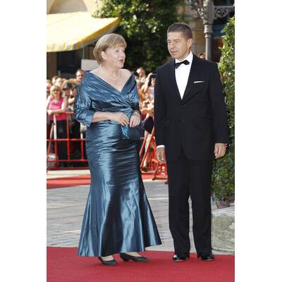 Merkel löste mit Kleiderwahl zum Auftakt der Bayreuther Festspiele Diskussionen aus 