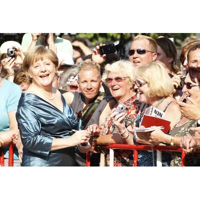Merkel löste mit Kleiderwahl zum Auftakt der Bayreuther Festspiele Diskussionen aus 