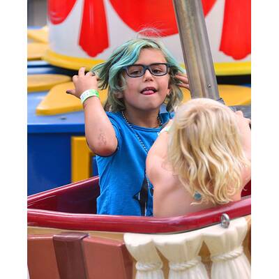 Süß: Zuma & Kingston fahren Achterbahn