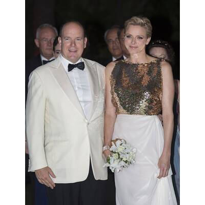 Charlene & Albert turteln am Rotkreuzball