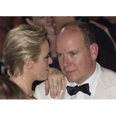 Charlene & Albert turteln am Rotkreuzball