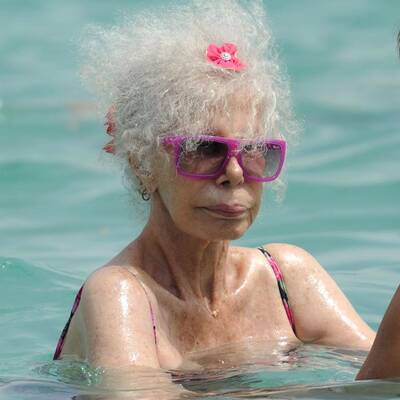 Herzogin von Alba: Bikini-Urlaub mit 85