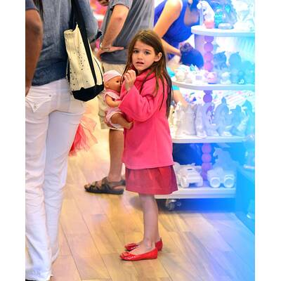 Suri Cruise & Katie Holmes gehen Puppen shoppen 