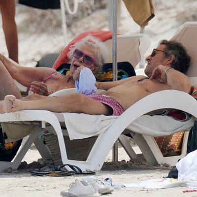 Herzogin von Alba: Bikini-Urlaub mit 85