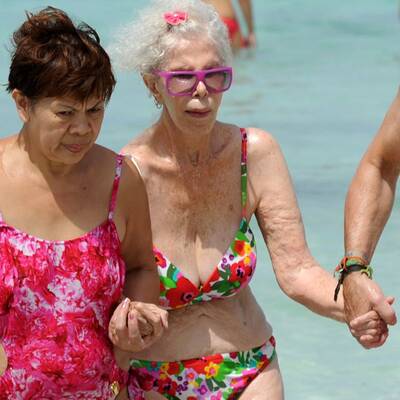 Herzogin von Alba: Bikini-Urlaub mit 85
